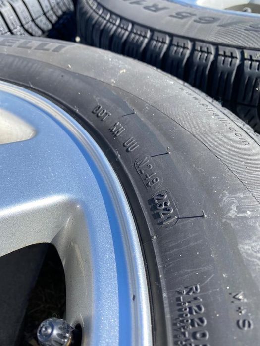Cauciucuri Pirelli cu jante de aliaj 195/65/R15
