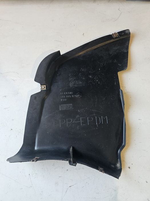 scut stanga fata original volkswagen golf 3 / vento

stare buna

cod o