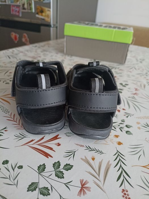 Детски черни сандали, размер 25