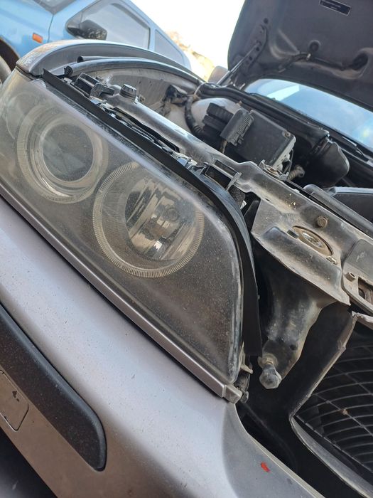 Резиновый уплотнитель фар бмв е39.