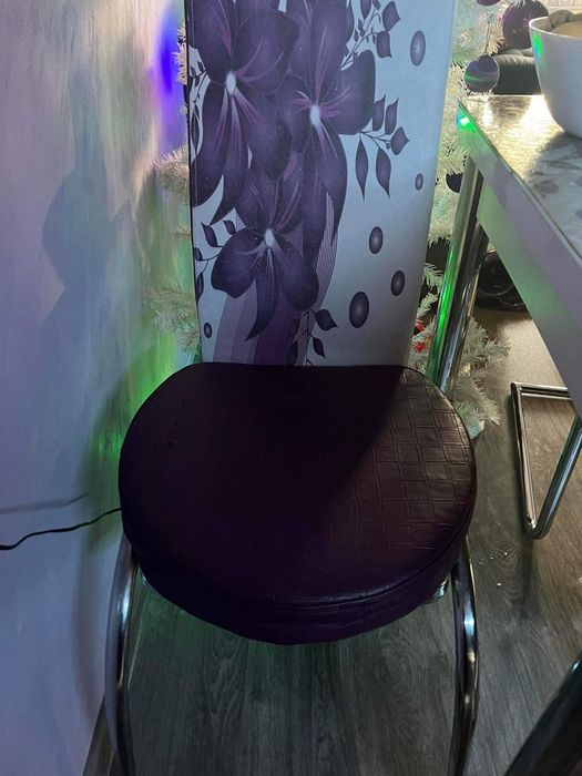 Продавам стол в пефектно състояние