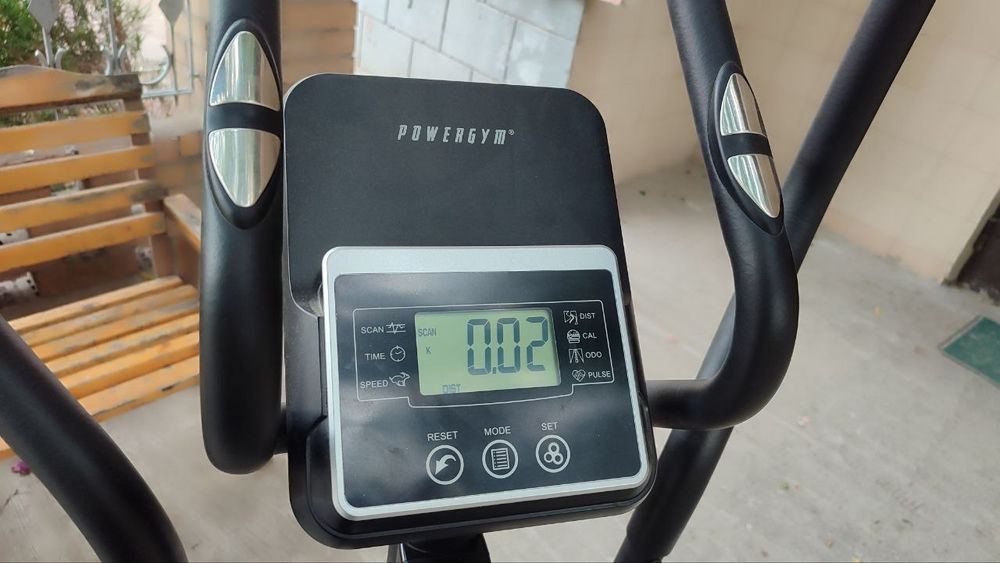 Продам эллиптический тренажёр Power GYM и штатив для художников