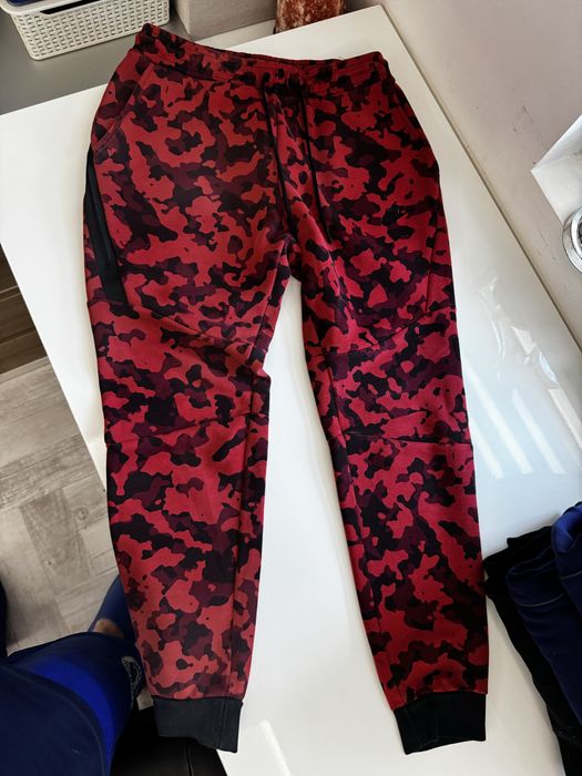 Nike Tech Fleece pants долнище червено camo червено red
