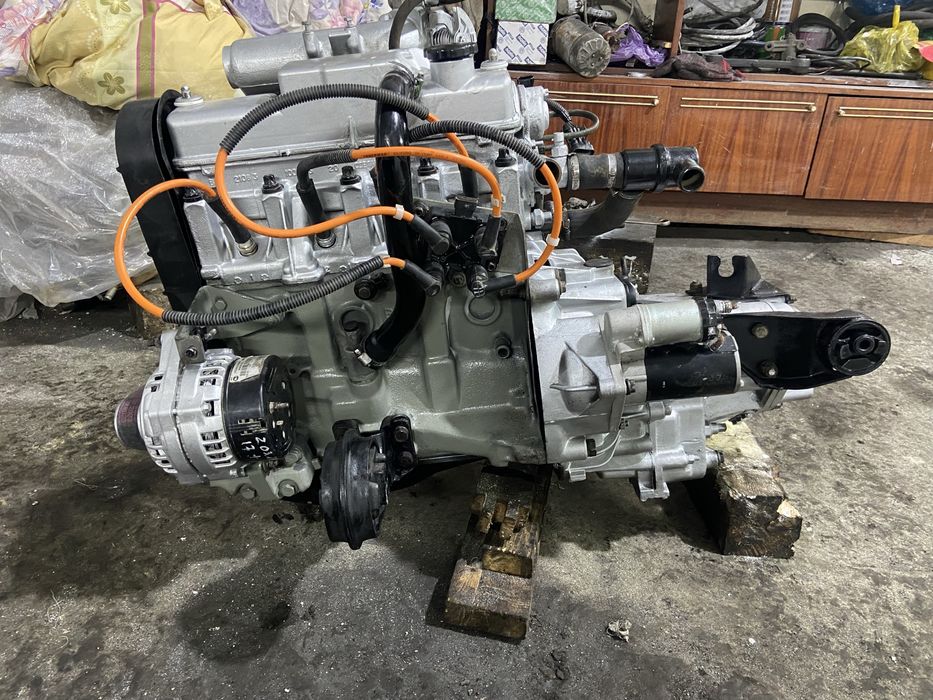 Продам двигатель вместе с коробкой