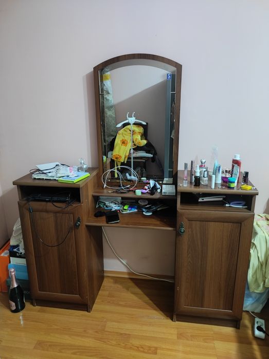 Продаю туалетный столик