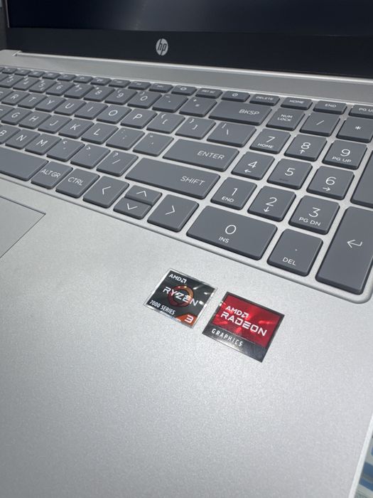 Hp R3-7320U 8/256 15.6 FHD