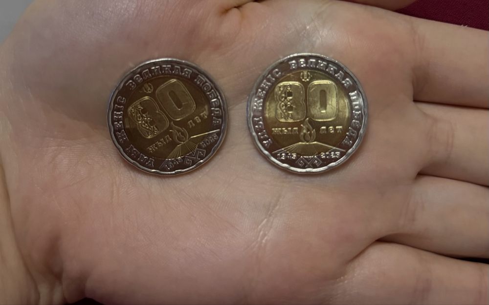 Продам две монеты