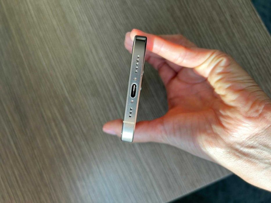 Iphone 16 PRO 256GB desert titanium stare impecabila-3500 RON
