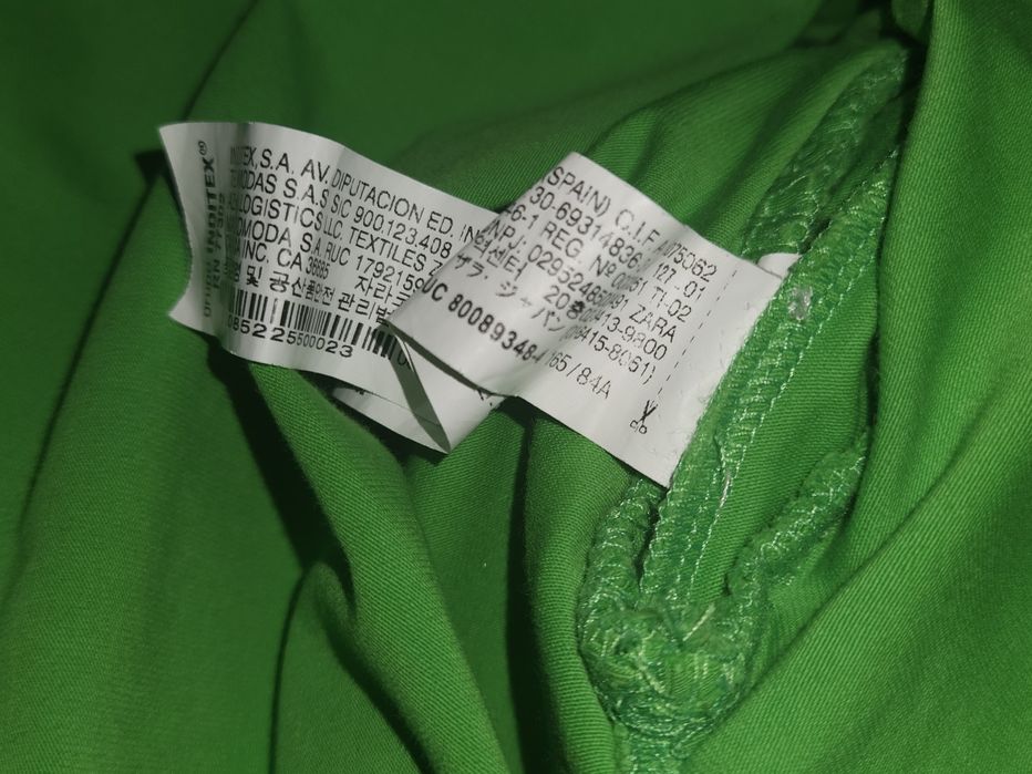 Vand body Zara verde M pe un umar cu volan