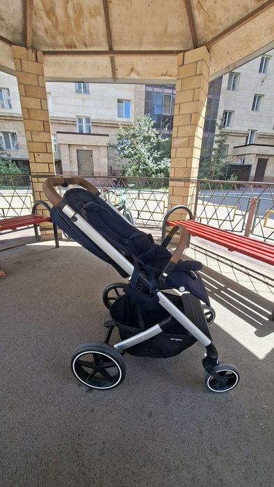Прогулочная детская коляска