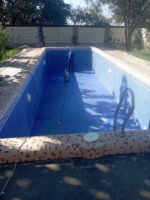 Реставрация,мойка,чистка бассейнов,уход за бассейном, удаление грибка