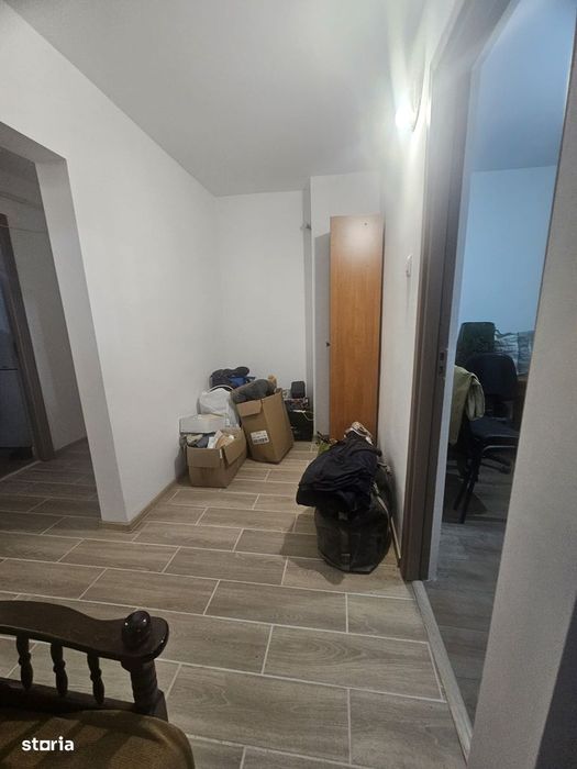 Obcini, parter- vand apartament de 3 camere, perfect spatiu/cabinet.