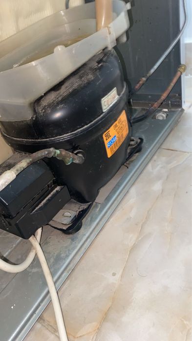 Холодильник на запчасти indesit