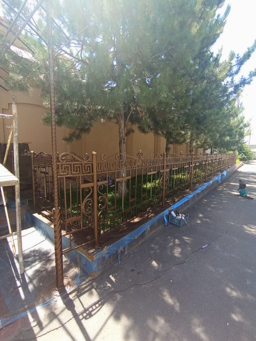 Покраска перил ремонт ворот