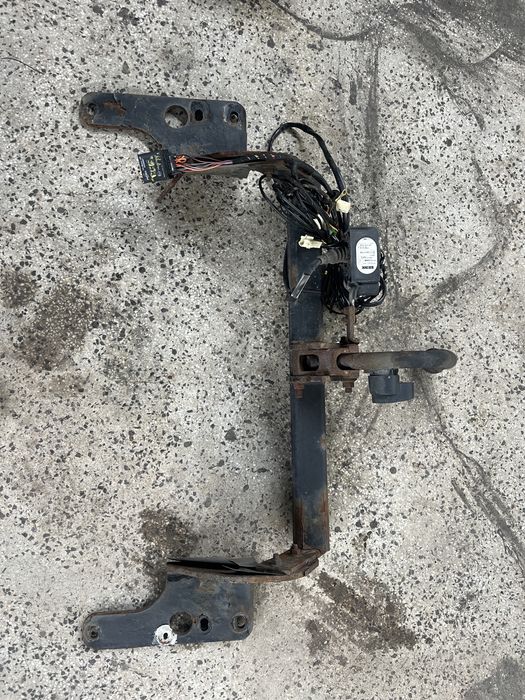 Теглич за Toyota Avensis 2010-2014