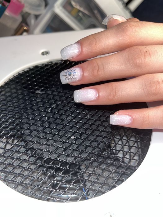 Предоставляю услуги мастера маникюра