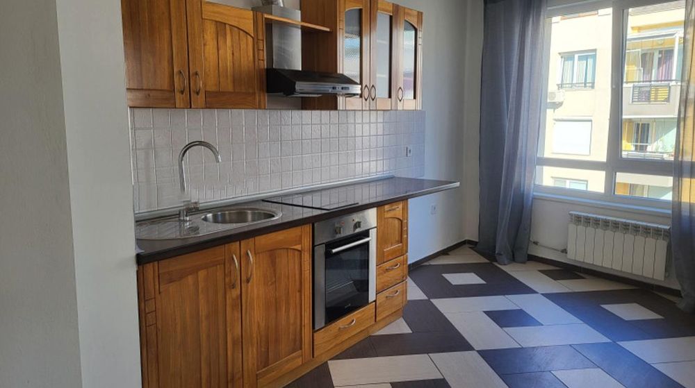 Дава се под наем Двустаен апартамент в София, Гоце Делчев - 67 кв.м за 549 € - Снимка #1