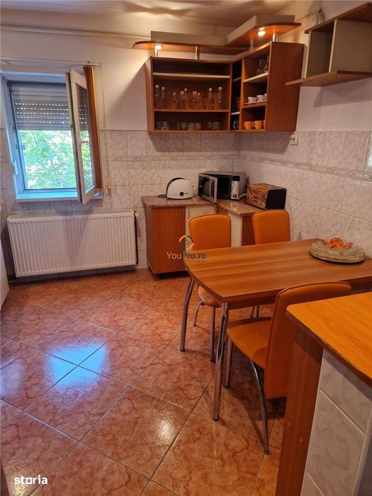 Dambovita 3 camere Decomandat etaj 4