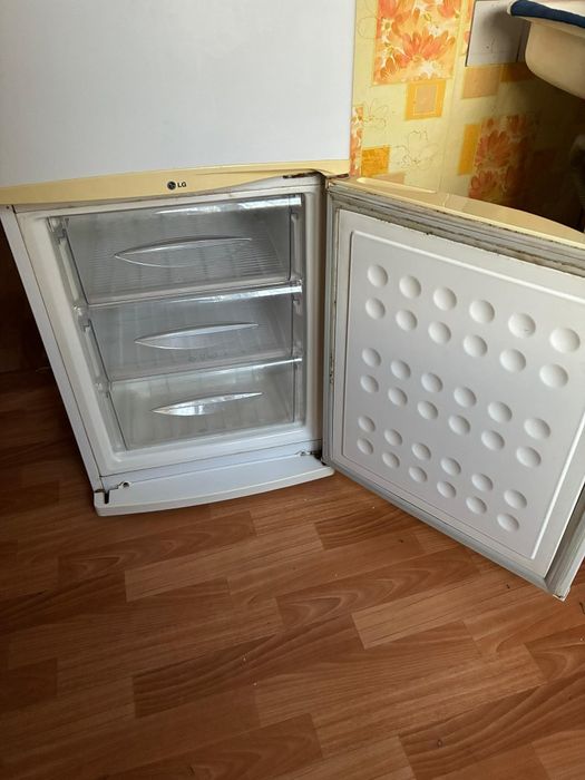 Продам холодильник