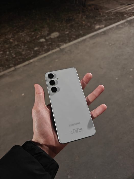 Samsung s24 fe 8/256