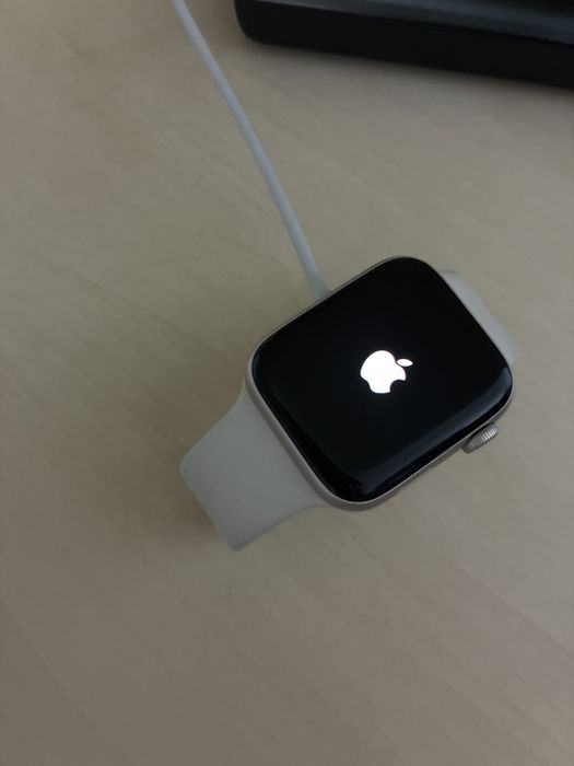 Apple watch se 2022 starlight baterie 100 la suta.