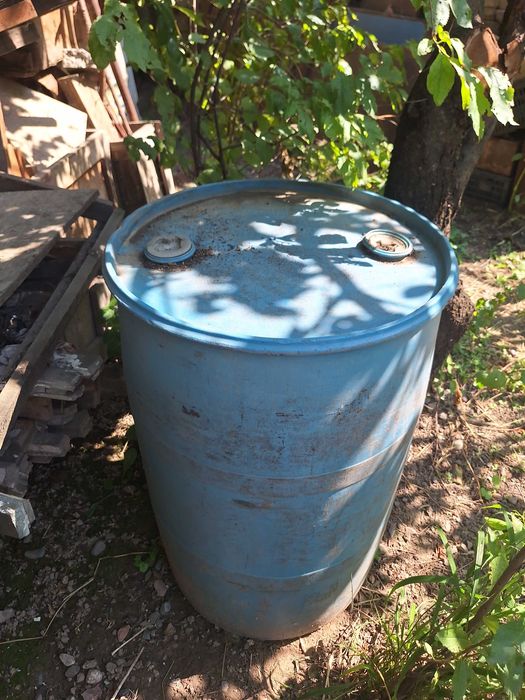 Продам бочку 200л
