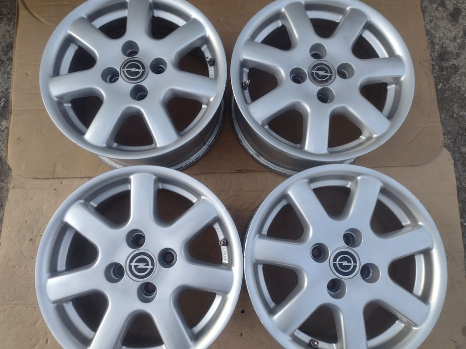 Перфектни Centra 15-4x100 ET37. 7j Opel Astra  GSI