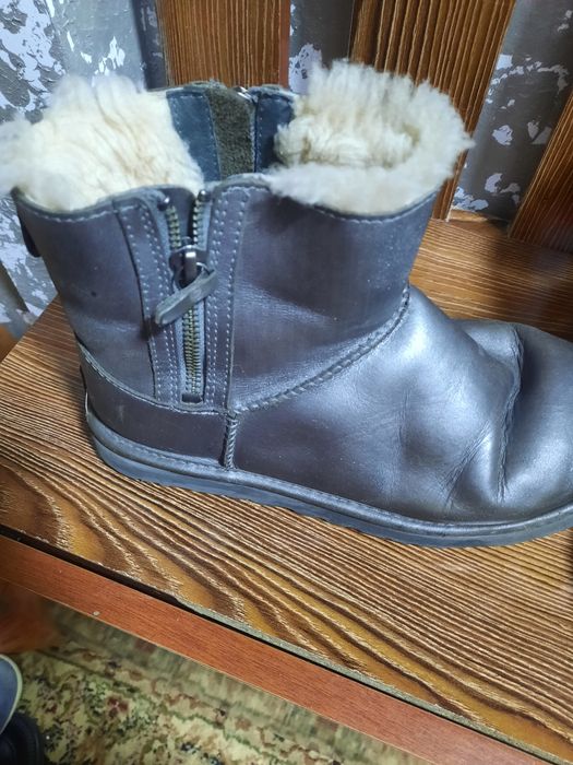 Продам угги кожаные
