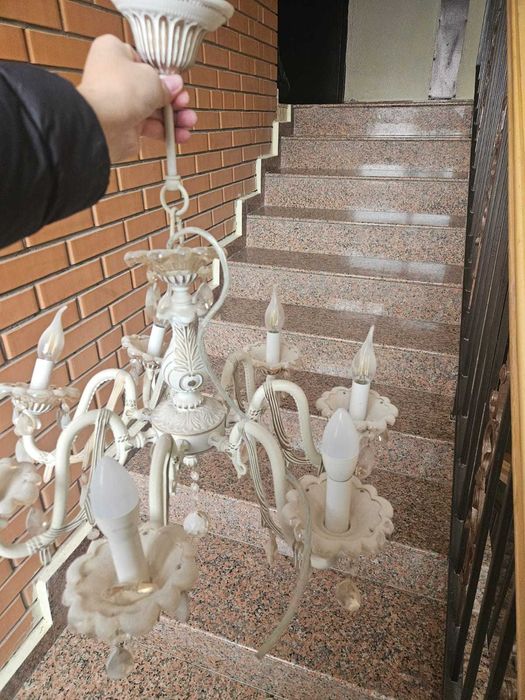 Продается люстра б/у
