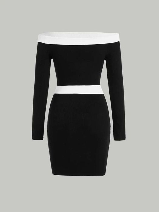 Rochie scurtă tricotată umerii goi cu nasturi aurii