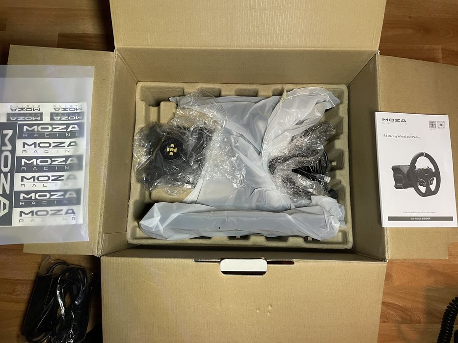 Kit simulator Moza r3 cu Volan KS carbon