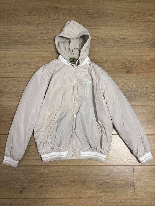 Geaca Bershka alba cu interior negru Marimea S,Barbati