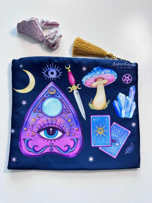 Специален несесер със символика за гримове, аксесоари