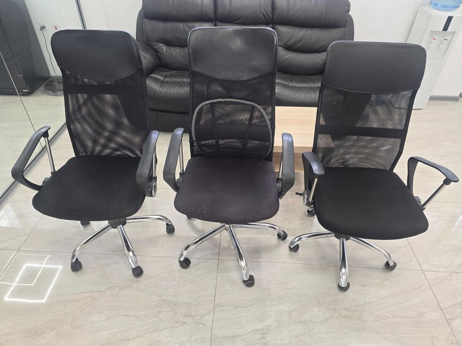 Продавам 5бр. Офис столове