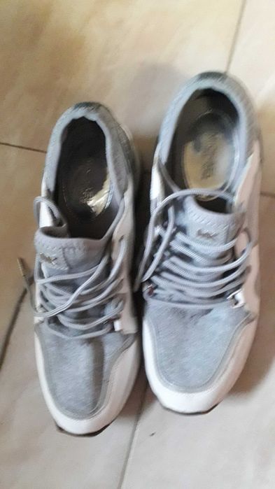 Vand adidas Michal Kors.