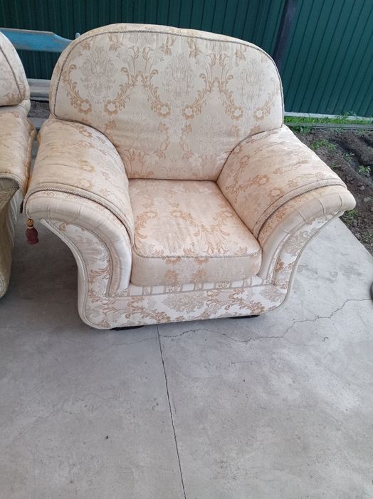 Продам диван с креслом