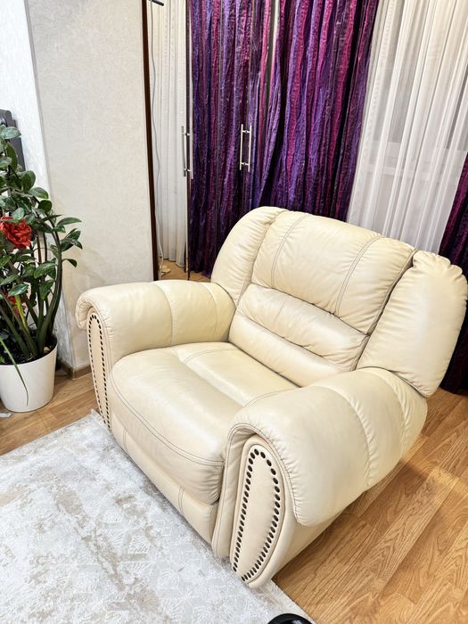Продам кожанный диван