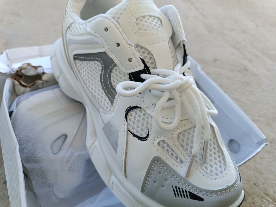 Продаю кросовки женские