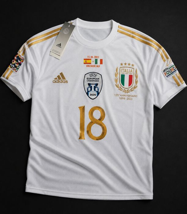 Vând tricou Italia ediție limitată cu aniversarea a 125 de ani cu Barella
