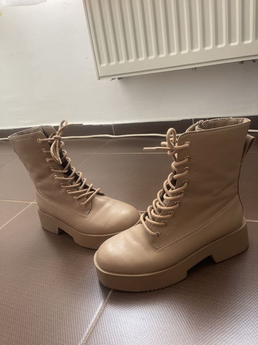 Bocanci piele M&S ,nr 37