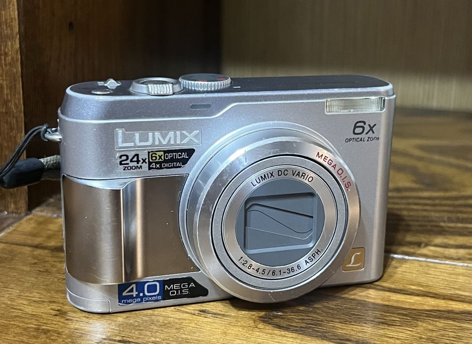 Panasonic Lumix DMC-LZ2 5MP Silver Digital Camera 24x Zoom