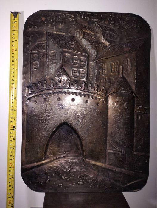 Голямо, изключително впечатляващо метално пано.