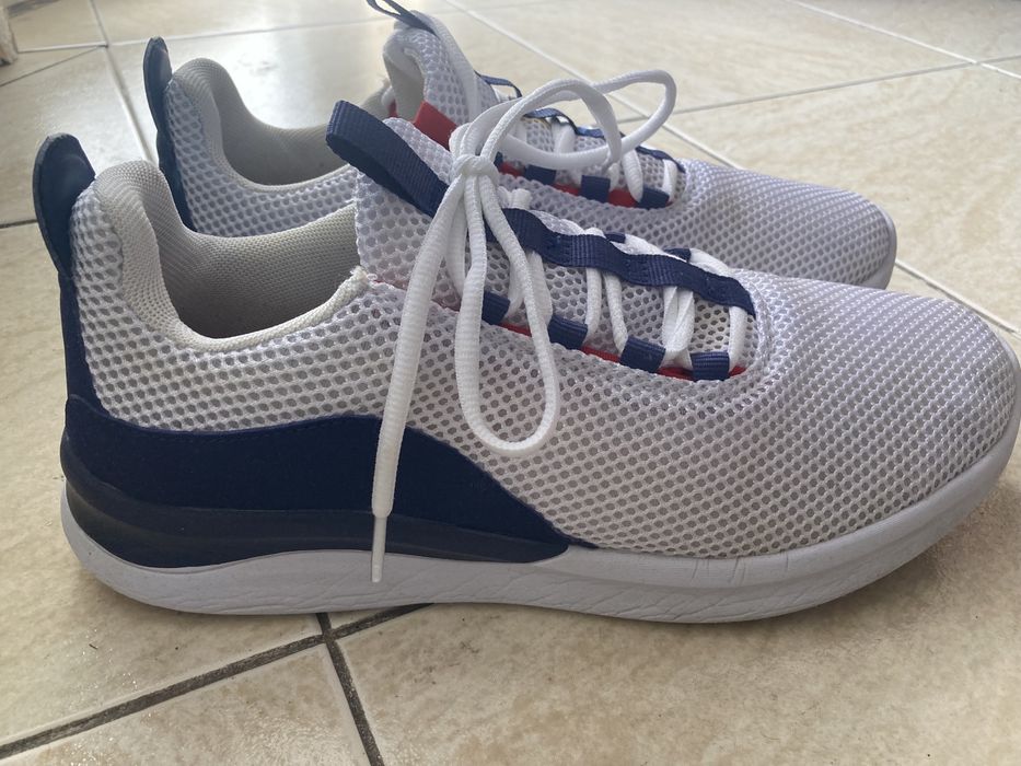 Леки и удобни маратонки, р-р 43;