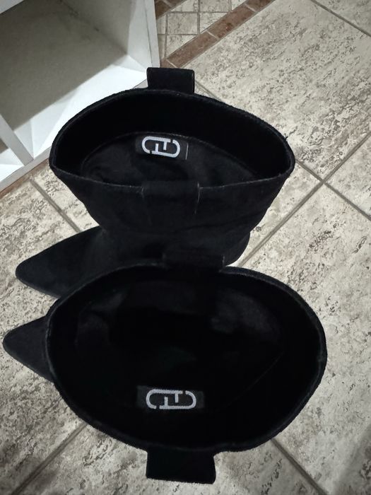 Ботинки-казаки, черные замшевые