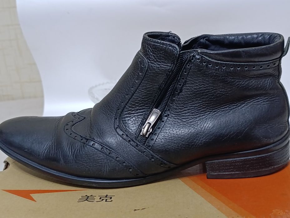 Полусапожки мужские утеплённые из натуральной кожи.Размер 43-44.