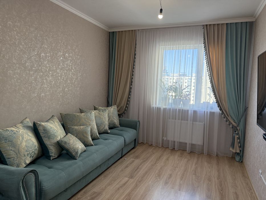 Диван со шторами срочно