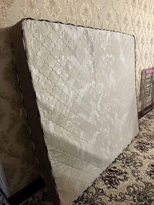 Продается матрас 180х210 см