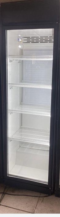 Продам холодильник витринный