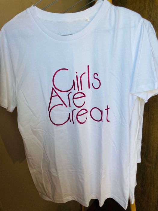 Разпродажба на нови тениски