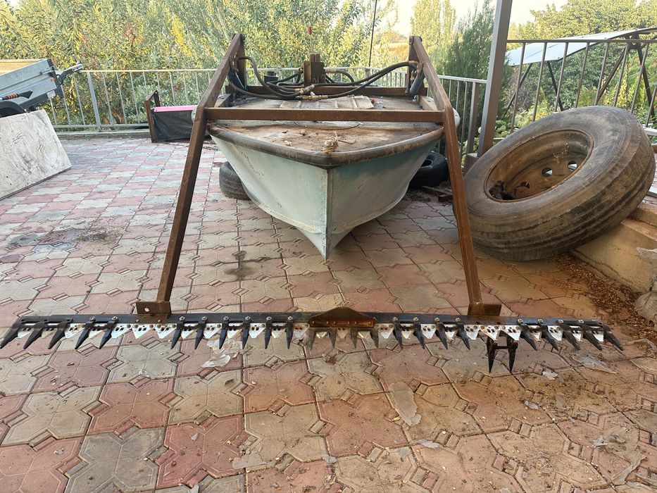 Лодка для камышей